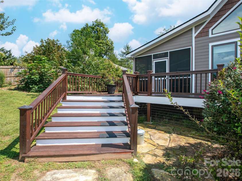 90 Oaklawn Avenue, Brevard, NC 28712.  MLS# CAR4427770, YatesRealty ID 53022. 