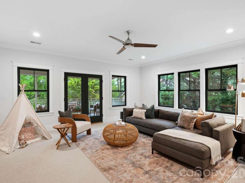 3407 Willow Oak Road, Charlotte, NC 28209.  MLS# CAR4428400, YatesRealty ID 53023. 