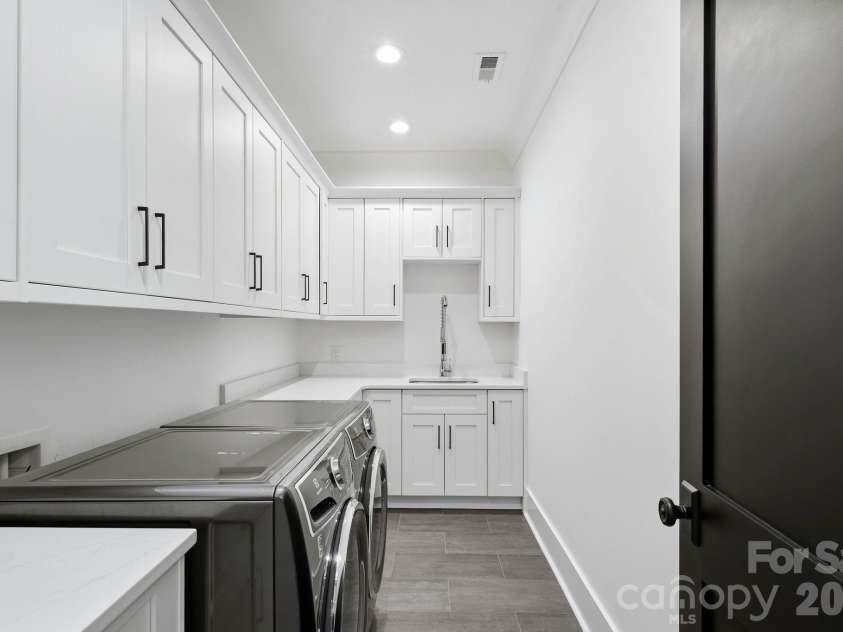 3407 Willow Oak Road, Charlotte, NC 28209.  MLS# CAR4428400, YatesRealty ID 53023. 