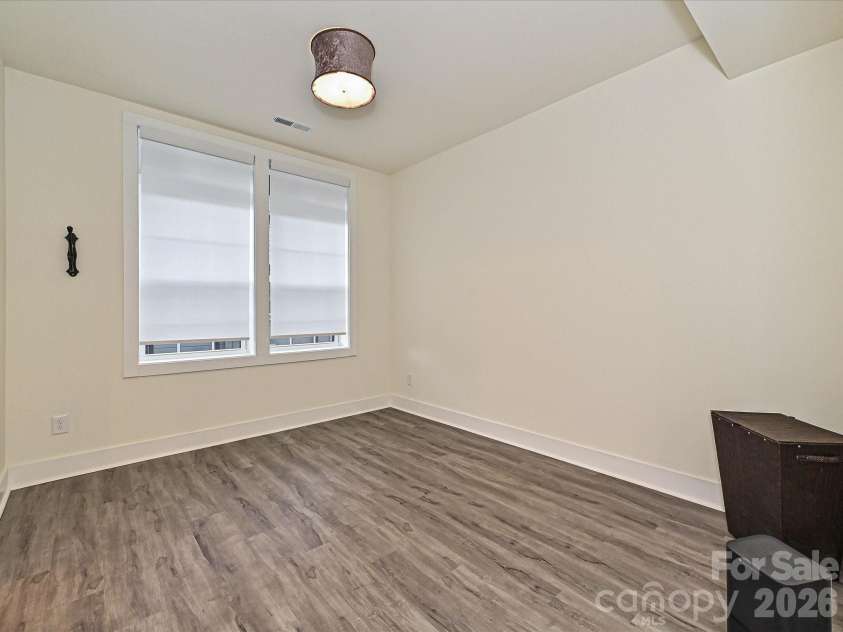 229 Sutton Park Lane, Charlotte, NC 28211.  MLS# CAR4427854, YatesRealty ID 53024. Bedroom
