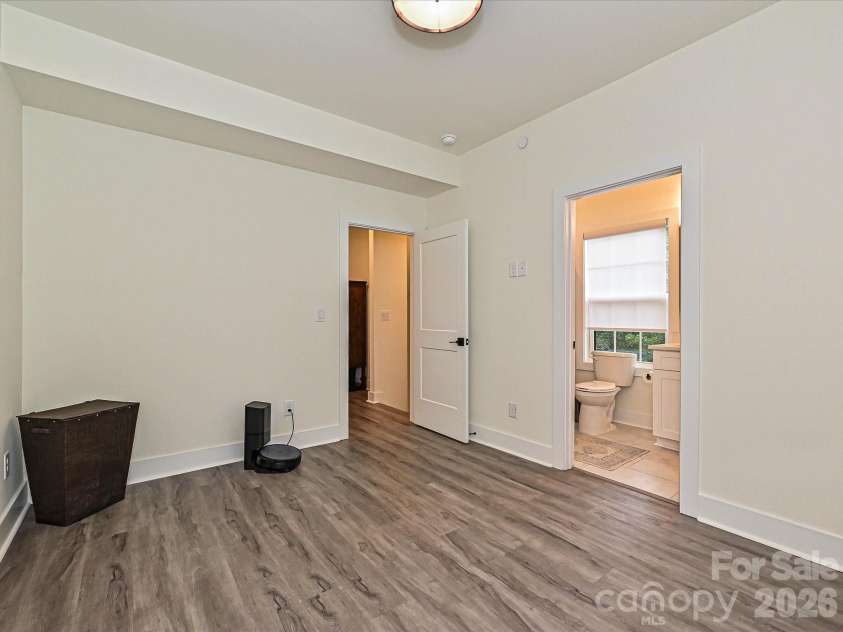 229 Sutton Park Lane, Charlotte, NC 28211.  MLS# CAR4427854, YatesRealty ID 53024. Bedroom