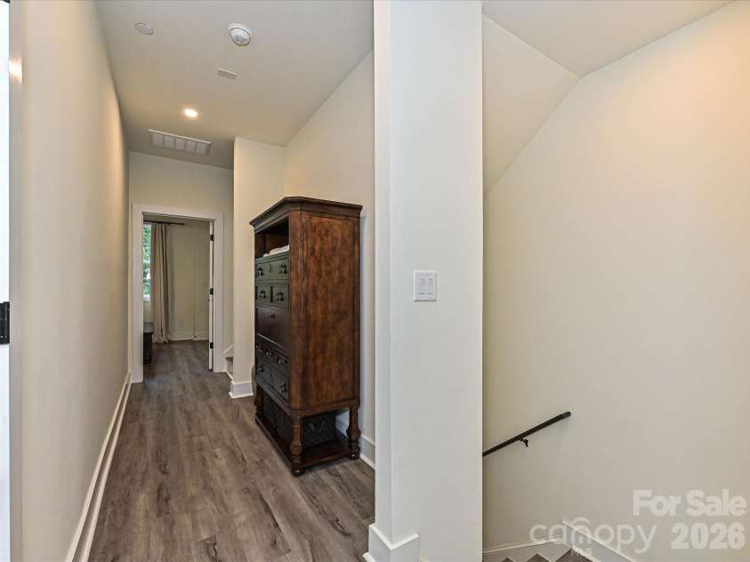 229 Sutton Park Lane, Charlotte, NC 28211.  MLS# CAR4427854, YatesRealty ID 53024. Landing