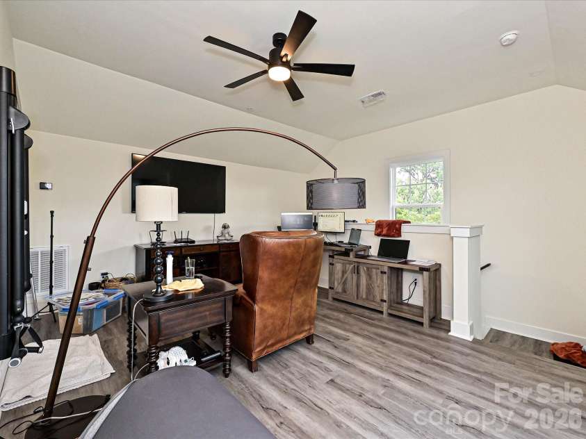 229 Sutton Park Lane, Charlotte, NC 28211.  MLS# CAR4427854, YatesRealty ID 53024. Loft