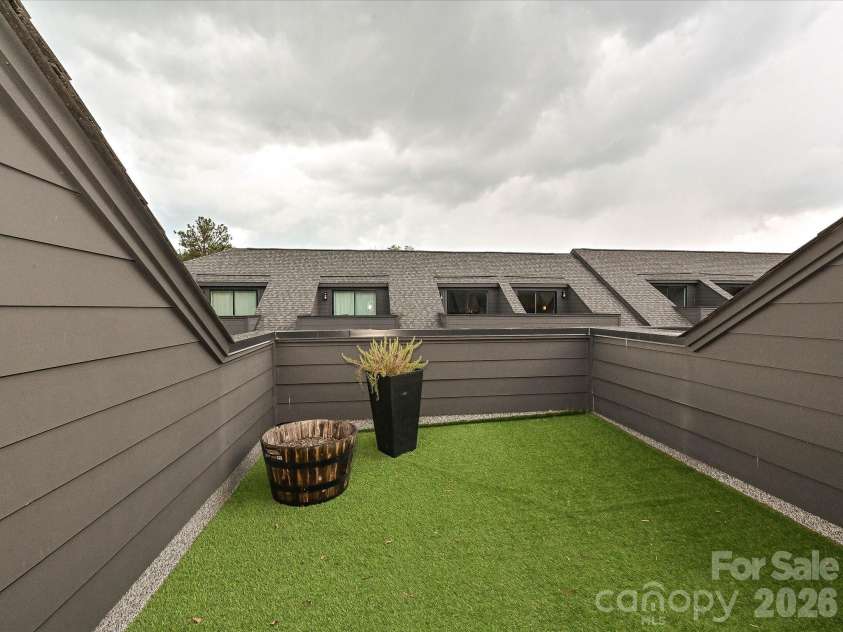 229 Sutton Park Lane, Charlotte, NC 28211.  MLS# CAR4427854, YatesRealty ID 53024. Terrace