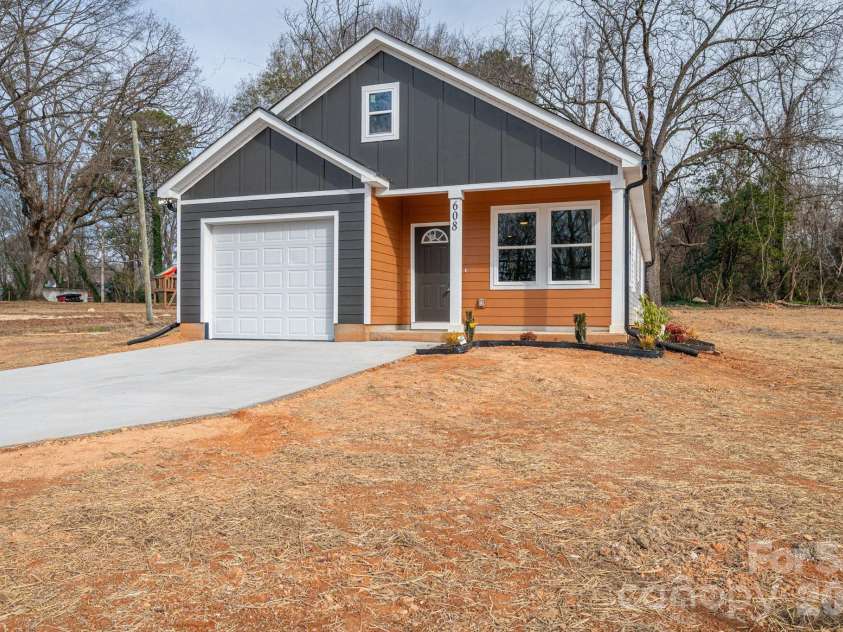 608 Mountain Street, Cherryville, NC 28021.  MLS# CAR4329972, YatesRealty ID 5303. 