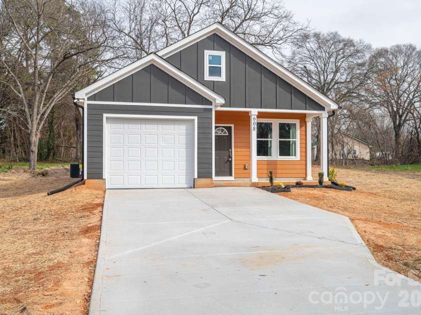 608 Mountain Street, Cherryville, NC 28021.  MLS# CAR4329972, YatesRealty ID 5303. 