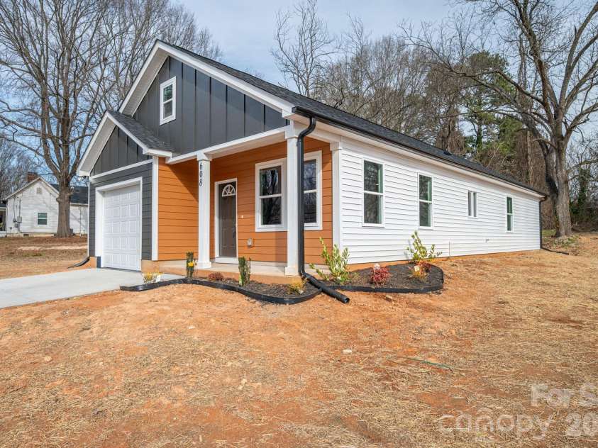 608 Mountain Street, Cherryville, NC 28021.  MLS# CAR4329972, YatesRealty ID 5303. 