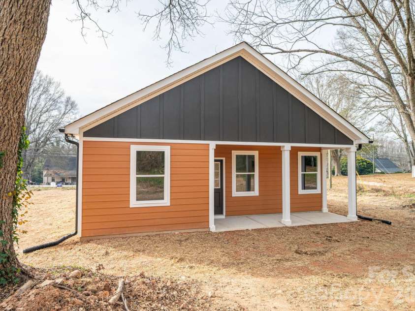 608 Mountain Street, Cherryville, NC 28021.  MLS# CAR4329972, YatesRealty ID 5303. 