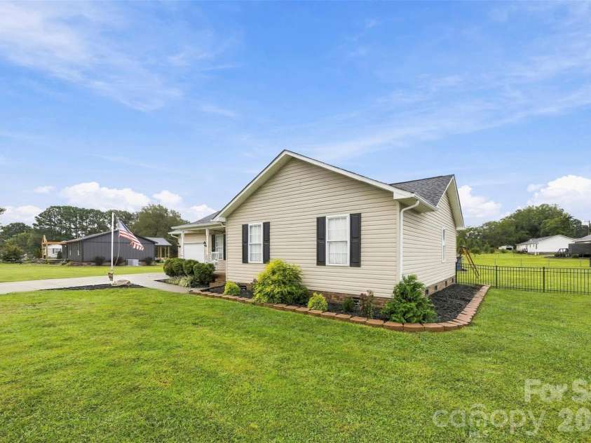 204 Webb Road, Shelby, NC 28152.  MLS# CAR4427019, YatesRealty ID 53032. 