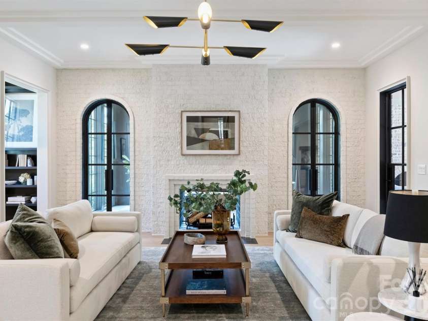 853 Wriston Place, Charlotte, NC 28209.  MLS# CAR4425888, YatesRealty ID 53034. 