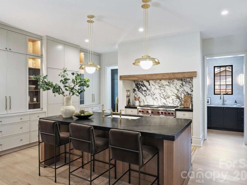 853 Wriston Place, Charlotte, NC 28209.  MLS# CAR4425888, YatesRealty ID 53034. 