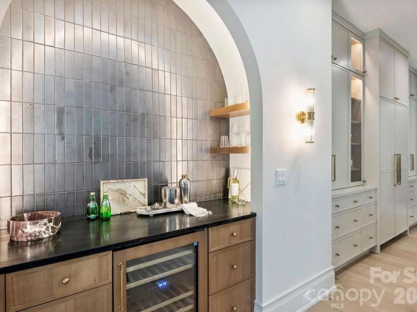 853 Wriston Place, Charlotte, NC 28209.  MLS# CAR4425888, YatesRealty ID 53034. 