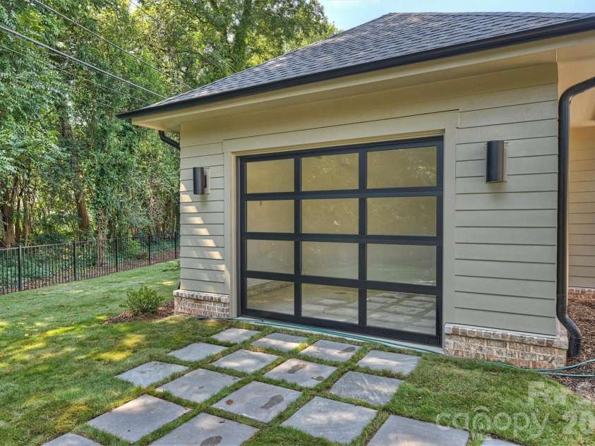 853 Wriston Place, Charlotte, NC 28209.  MLS# CAR4425888, YatesRealty ID 53034. 