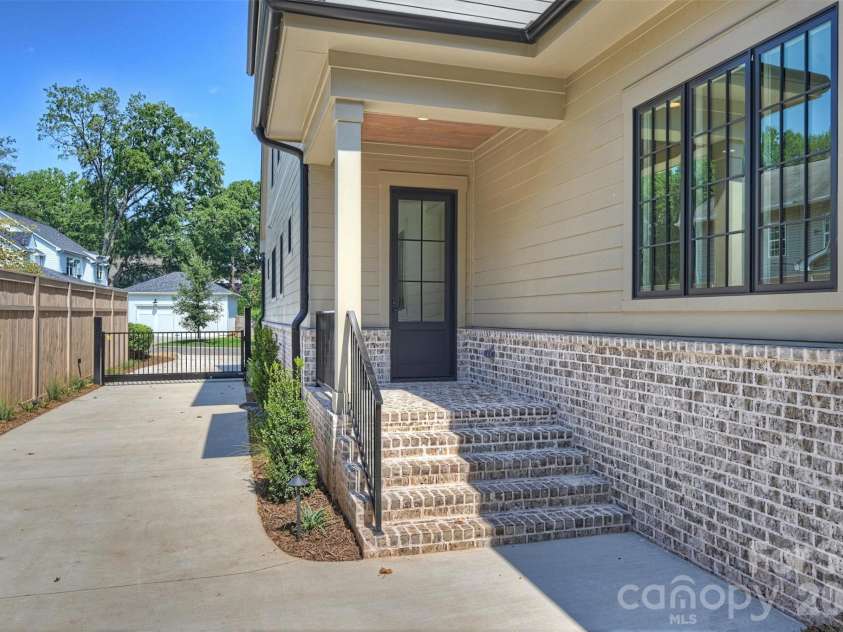 853 Wriston Place, Charlotte, NC 28209.  MLS# CAR4425888, YatesRealty ID 53034. 