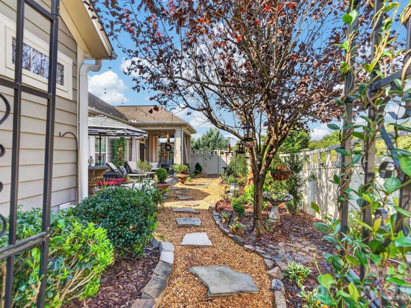 1313 Haywood Park Drive, Marvin, NC 28173.  MLS# CAR4427675, YatesRealty ID 53037. 