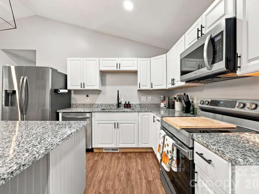 7201 Lancashire Drive, Mint Hill, NC 28227.  MLS# CAR4428449, YatesRealty ID 53040. 