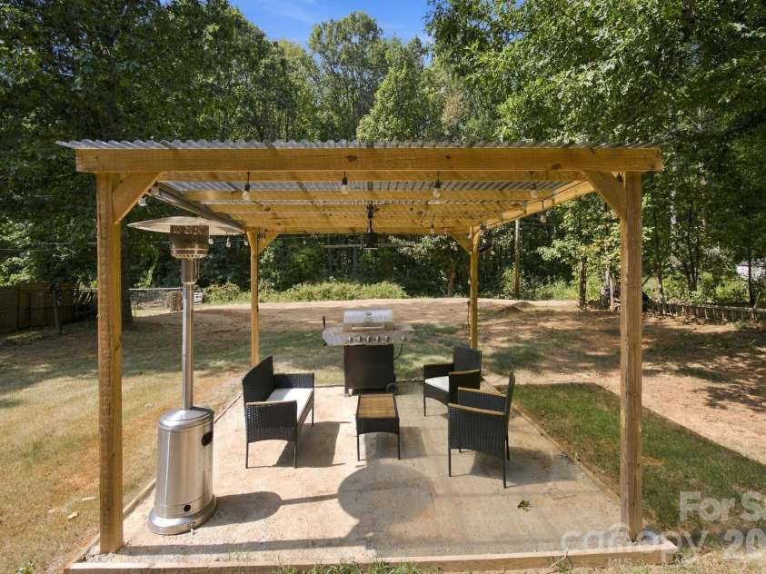 7201 Lancashire Drive, Mint Hill, NC 28227.  MLS# CAR4428449, YatesRealty ID 53040. 