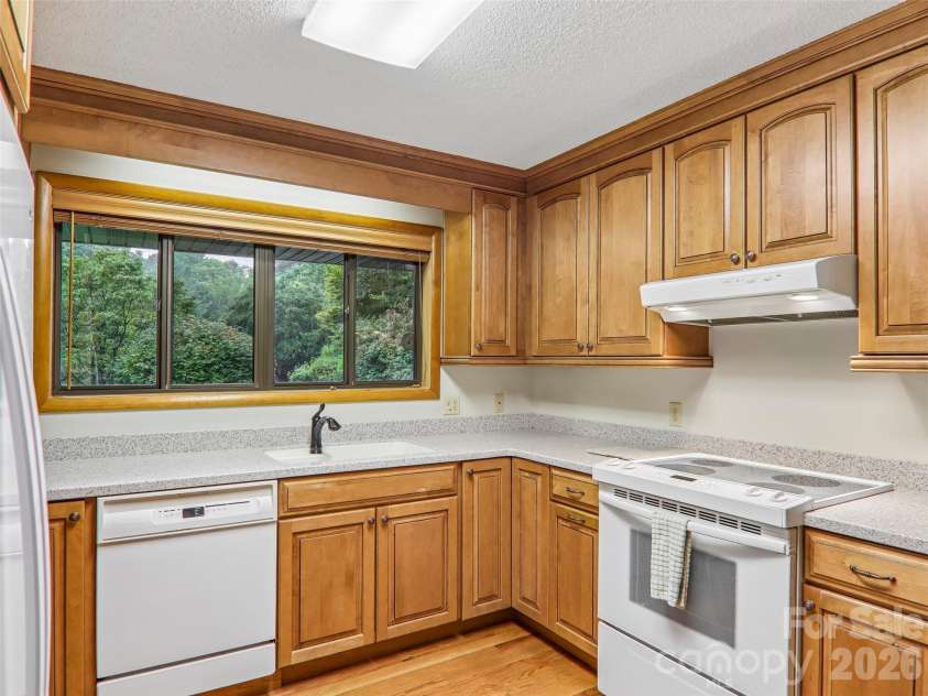 126 Brandon Road, Hendersonville, NC 28739.  MLS# CAR4428341, YatesRealty ID 53044. Kitchen