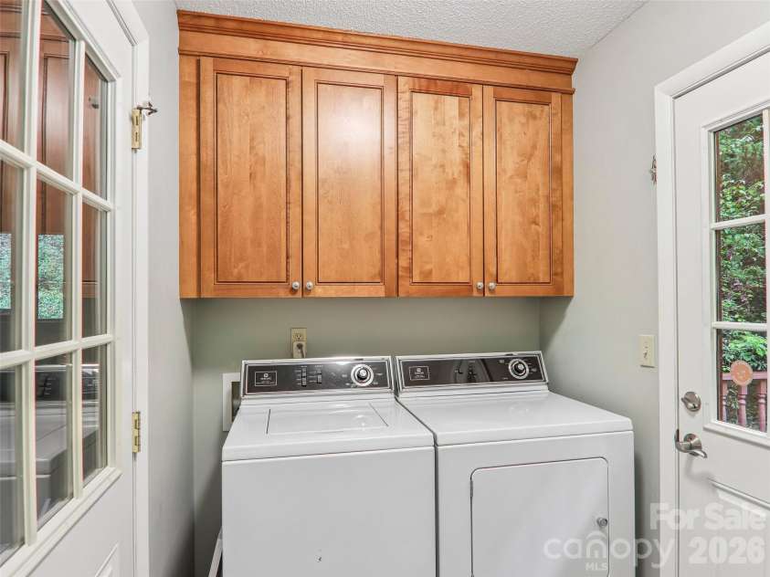 126 Brandon Road, Hendersonville, NC 28739.  MLS# CAR4428341, YatesRealty ID 53044. Laundry mudroom