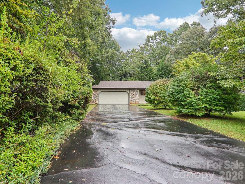 126 Brandon Road, Hendersonville, NC 28739.  MLS# CAR4428341, YatesRealty ID 53044. Long driveway with ample parking.