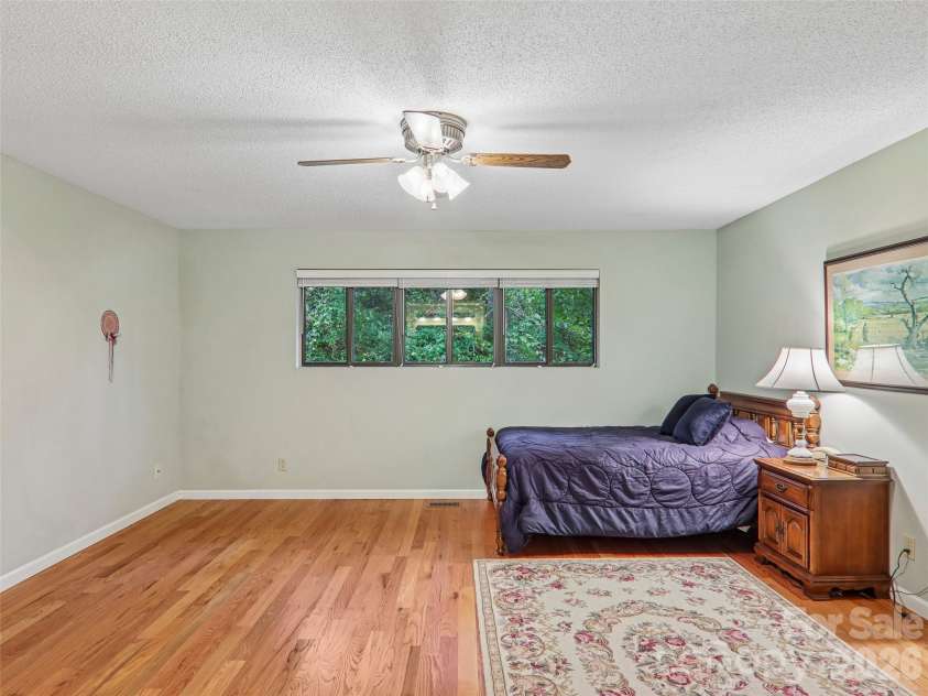 126 Brandon Road, Hendersonville, NC 28739.  MLS# CAR4428341, YatesRealty ID 53044. Primaey en-suite
