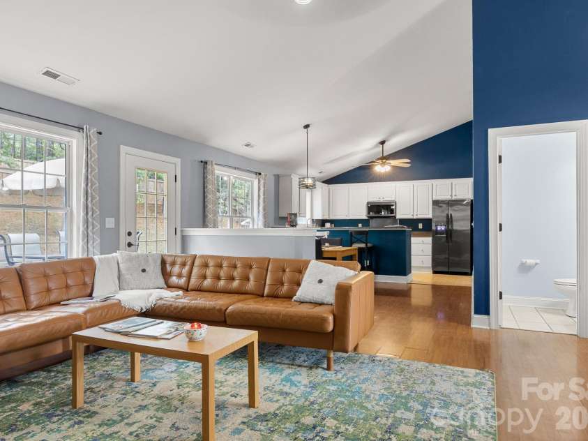 11110 Caroline Whitney Circle, Charlotte, NC 28212.  MLS# CAR4425727, YatesRealty ID 53046. 