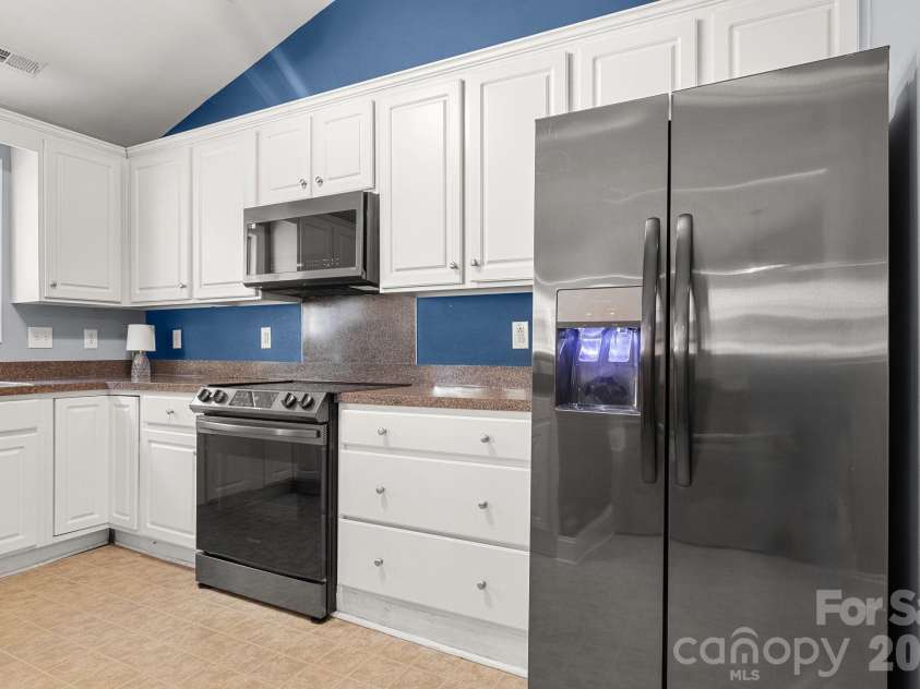 11110 Caroline Whitney Circle, Charlotte, NC 28212.  MLS# CAR4425727, YatesRealty ID 53046. 