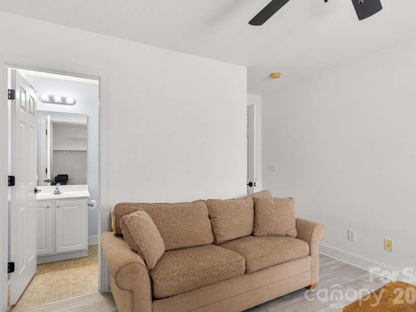11110 Caroline Whitney Circle, Charlotte, NC 28212.  MLS# CAR4425727, YatesRealty ID 53046. 