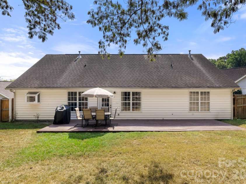 11110 Caroline Whitney Circle, Charlotte, NC 28212.  MLS# CAR4425727, YatesRealty ID 53046. Backyard