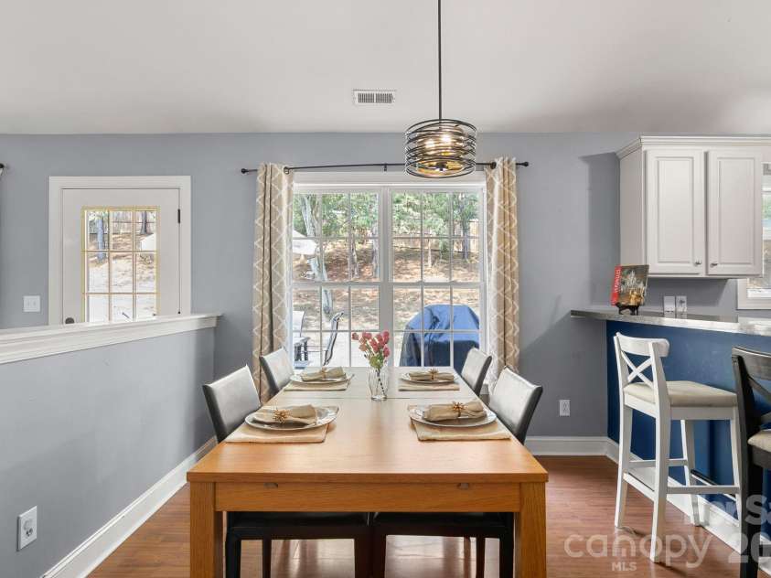 11110 Caroline Whitney Circle, Charlotte, NC 28212.  MLS# CAR4425727, YatesRealty ID 53046. Dinning Area