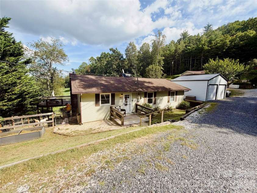 390 Hickory Hill Drive, Spruce Pine, NC 28777.  MLS# CAR4428483, YatesRealty ID 53049. 