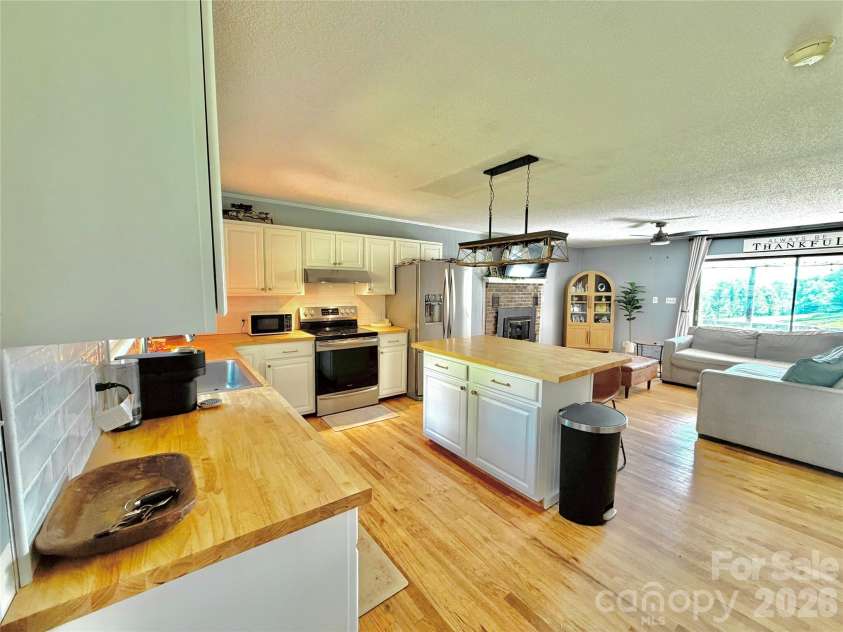 390 Hickory Hill Drive, Spruce Pine, NC 28777.  MLS# CAR4428483, YatesRealty ID 53049. 