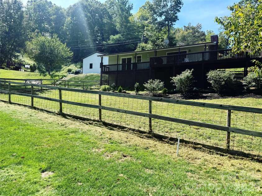 390 Hickory Hill Drive, Spruce Pine, NC 28777.  MLS# CAR4428483, YatesRealty ID 53049. 
