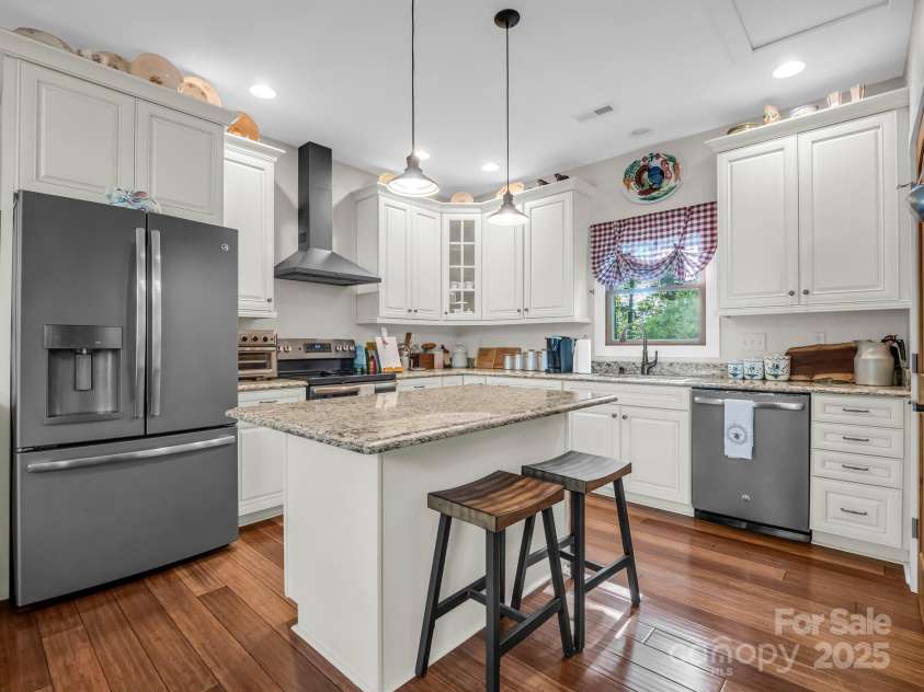 159 Bee Tree Point, Lake Lure, NC 28746.  MLS# CAR4172811, YatesRealty ID 5305. 