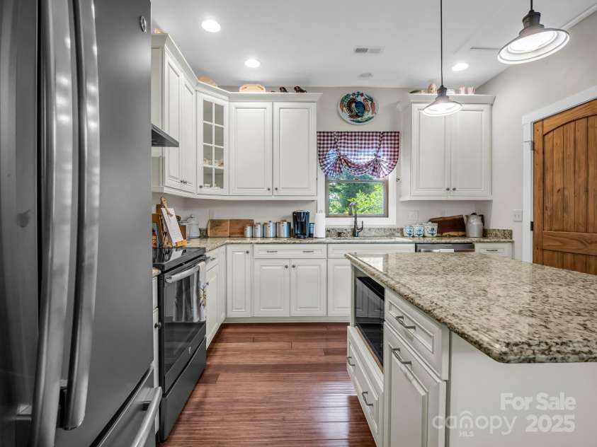 159 Bee Tree Point, Lake Lure, NC 28746.  MLS# CAR4172811, YatesRealty ID 5305. 