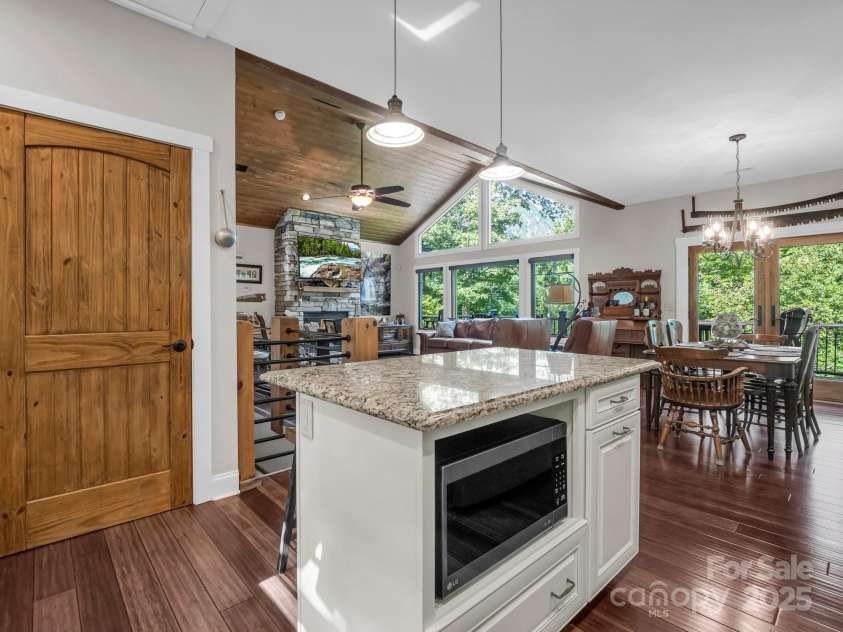 159 Bee Tree Point, Lake Lure, NC 28746.  MLS# CAR4172811, YatesRealty ID 5305. 