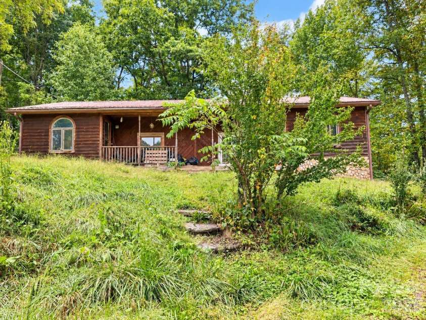 323 Forrest Fisher Road, Spruce Pine, NC 28777.  MLS# CAR4428534, YatesRealty ID 53050. 