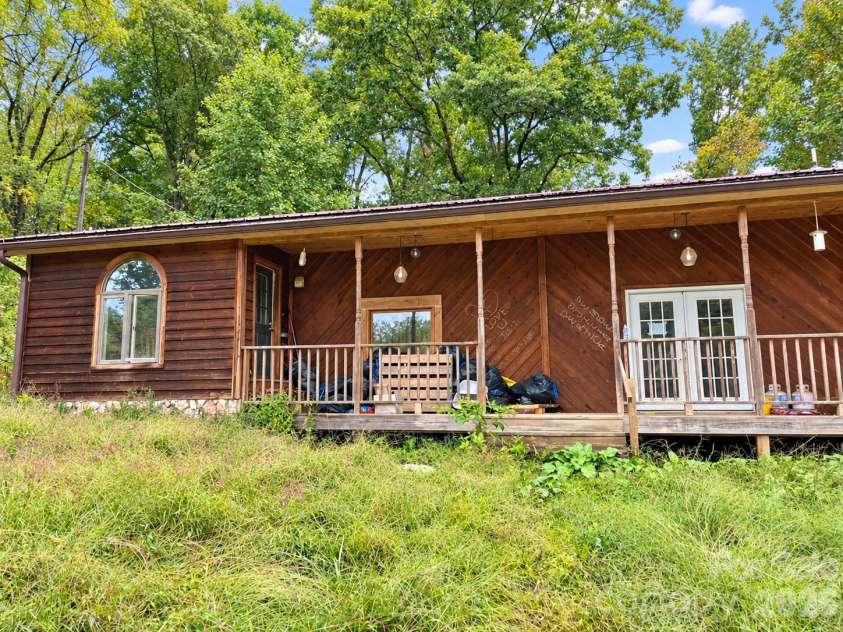 323 Forrest Fisher Road, Spruce Pine, NC 28777.  MLS# CAR4428534, YatesRealty ID 53050. 