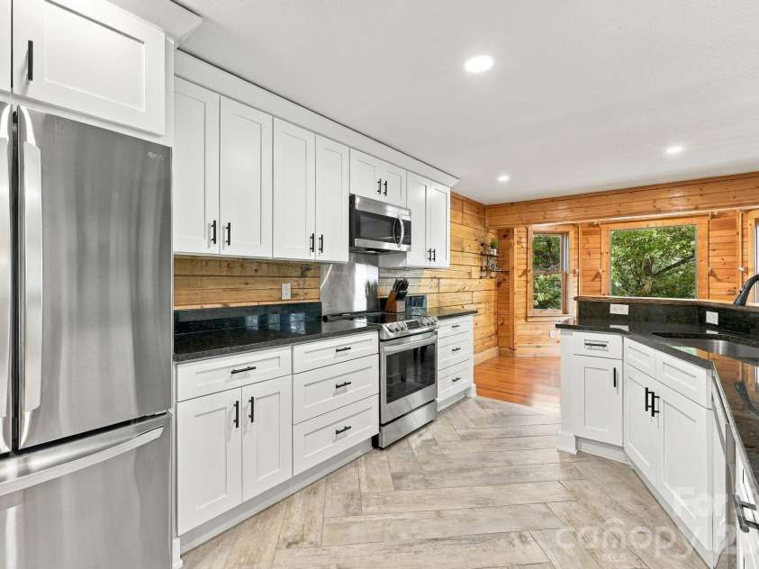 720 Cane Creek Road, Fletcher, NC 28732.  MLS# CAR4425358, YatesRealty ID 53051. 