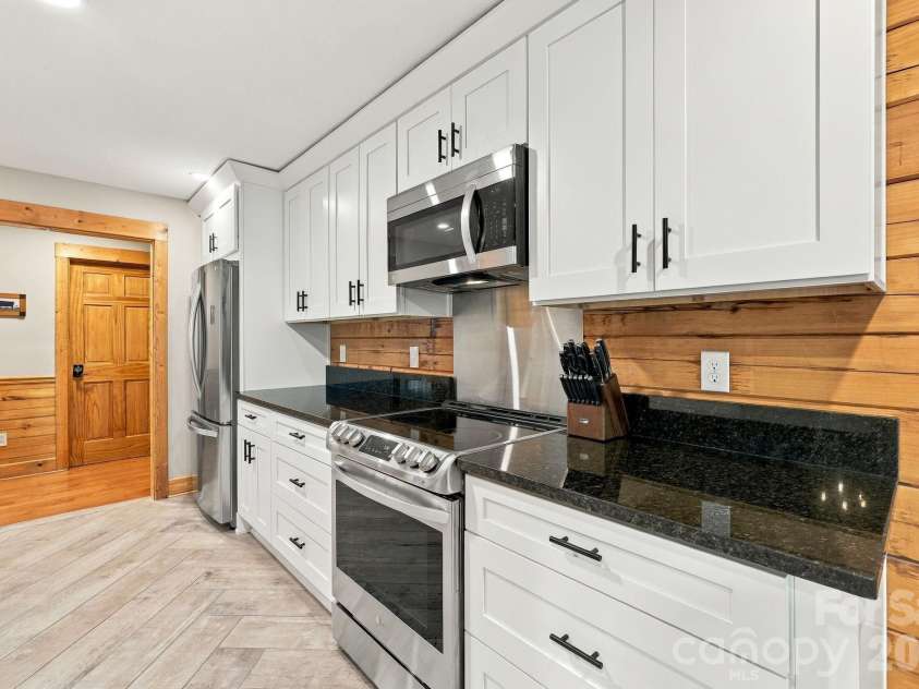 720 Cane Creek Road, Fletcher, NC 28732.  MLS# CAR4425358, YatesRealty ID 53051. 