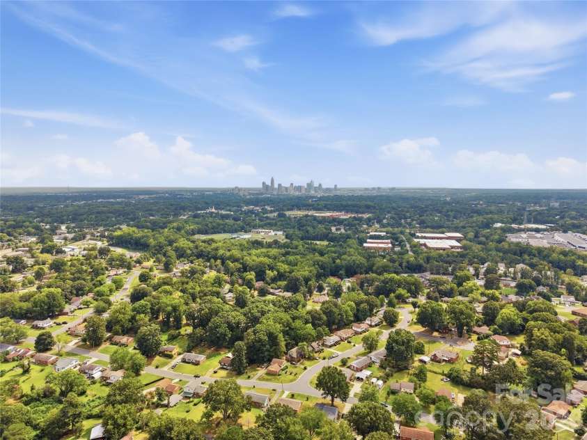 1745 Northbrook Drive, Charlotte, NC 28216.  MLS# CAR4428285, YatesRealty ID 53052. 