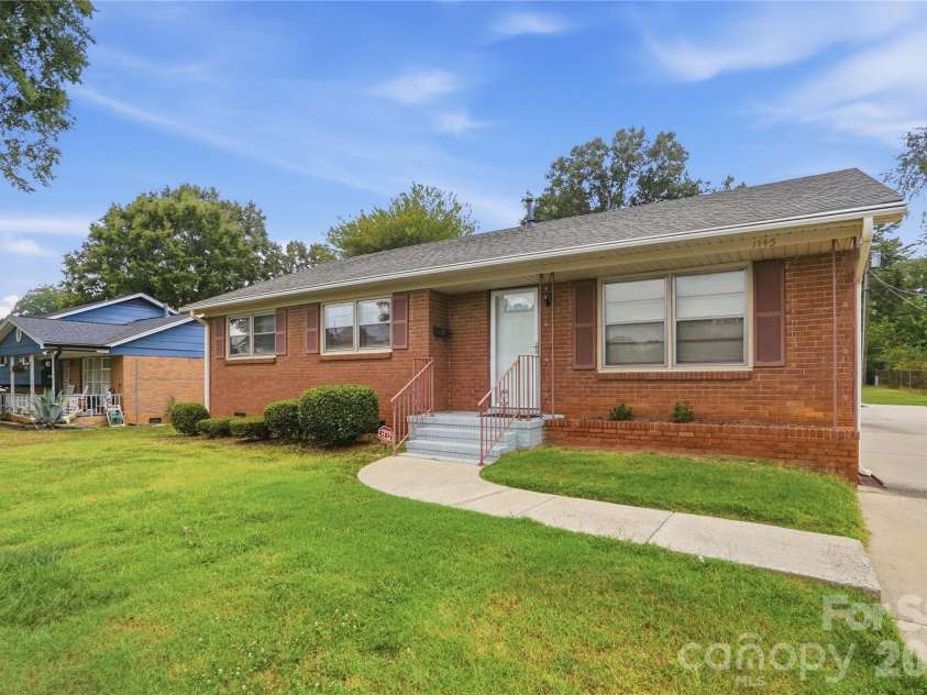 1745 Northbrook Drive, Charlotte, NC 28216.  MLS# CAR4428285, YatesRealty ID 53052. Charming brick ranch