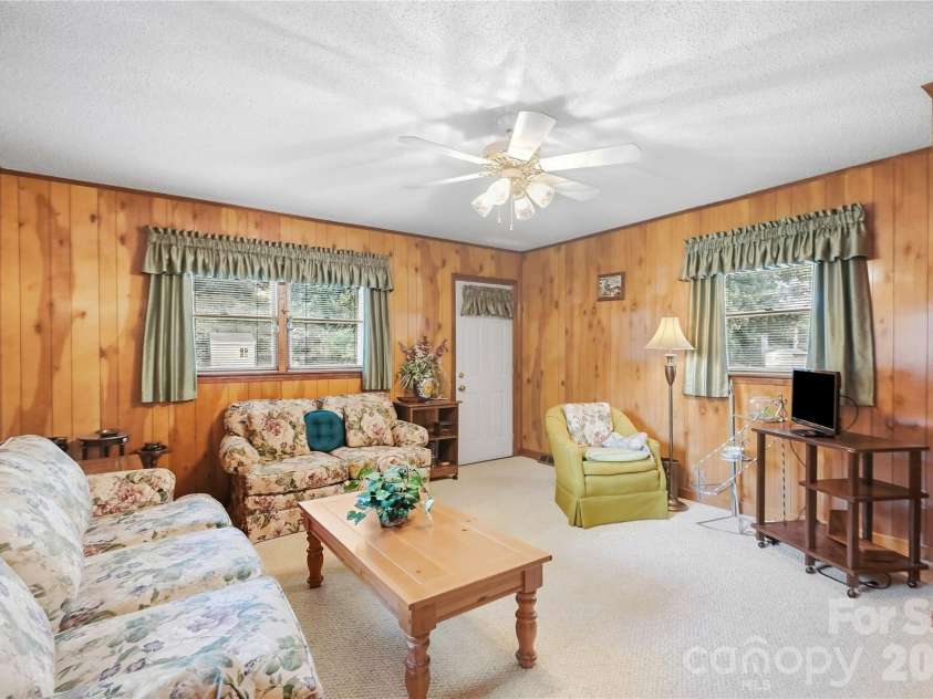 1745 Northbrook Drive, Charlotte, NC 28216.  MLS# CAR4428285, YatesRealty ID 53052. Den