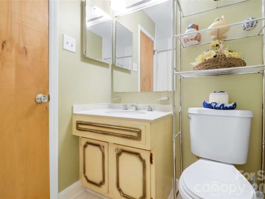1745 Northbrook Drive, Charlotte, NC 28216.  MLS# CAR4428285, YatesRealty ID 53052. Hall bath