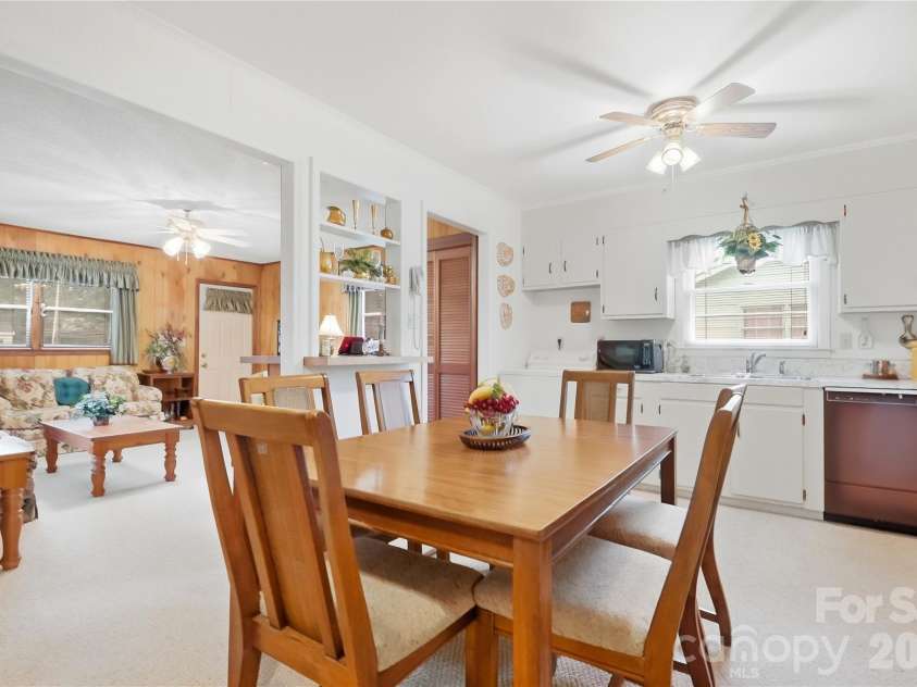 1745 Northbrook Drive, Charlotte, NC 28216.  MLS# CAR4428285, YatesRealty ID 53052. Open floor plan