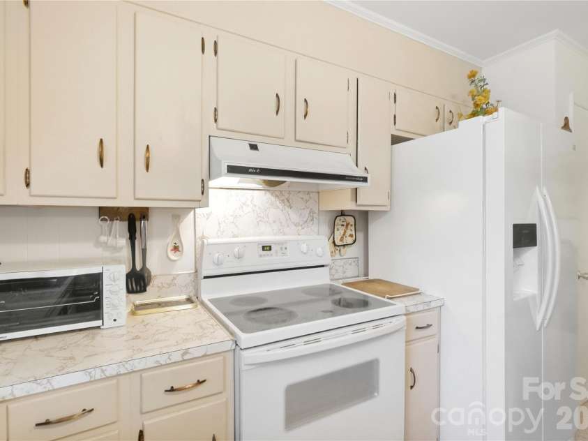 1745 Northbrook Drive, Charlotte, NC 28216.  MLS# CAR4428285, YatesRealty ID 53052. Refrigerator conveys
