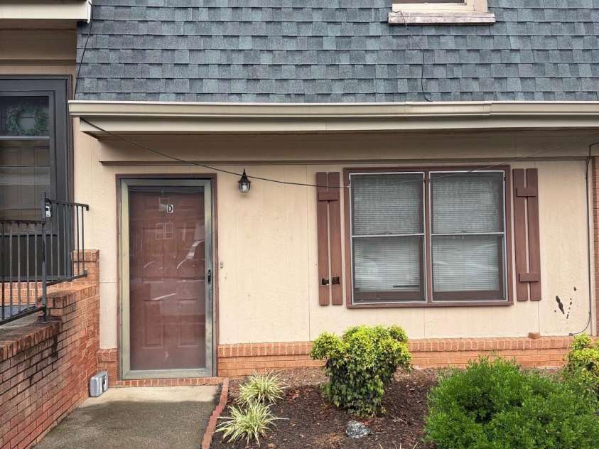 220 14th Avenue, Hickory, NC 28602.  MLS# CAR4429125, YatesRealty ID 53054. 