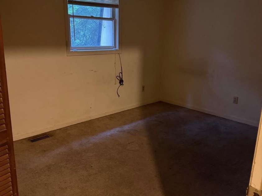 220 14th Avenue, Hickory, NC 28602.  MLS# CAR4429125, YatesRealty ID 53054. 