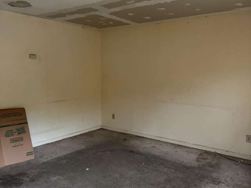 220 14th Avenue, Hickory, NC 28602.  MLS# CAR4429125, YatesRealty ID 53054. 