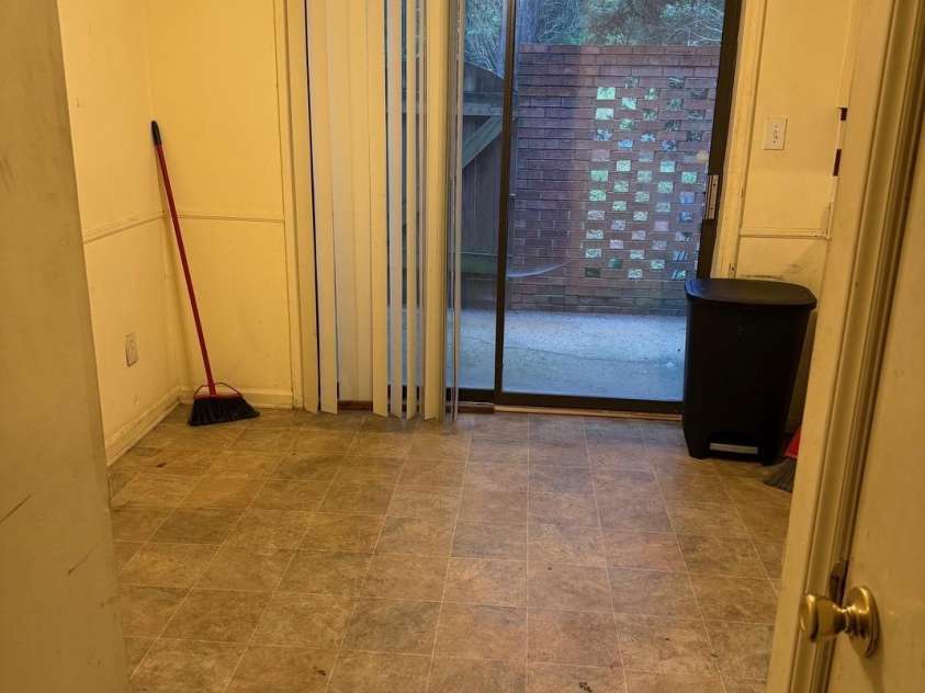 220 14th Avenue, Hickory, NC 28602.  MLS# CAR4429125, YatesRealty ID 53054. 